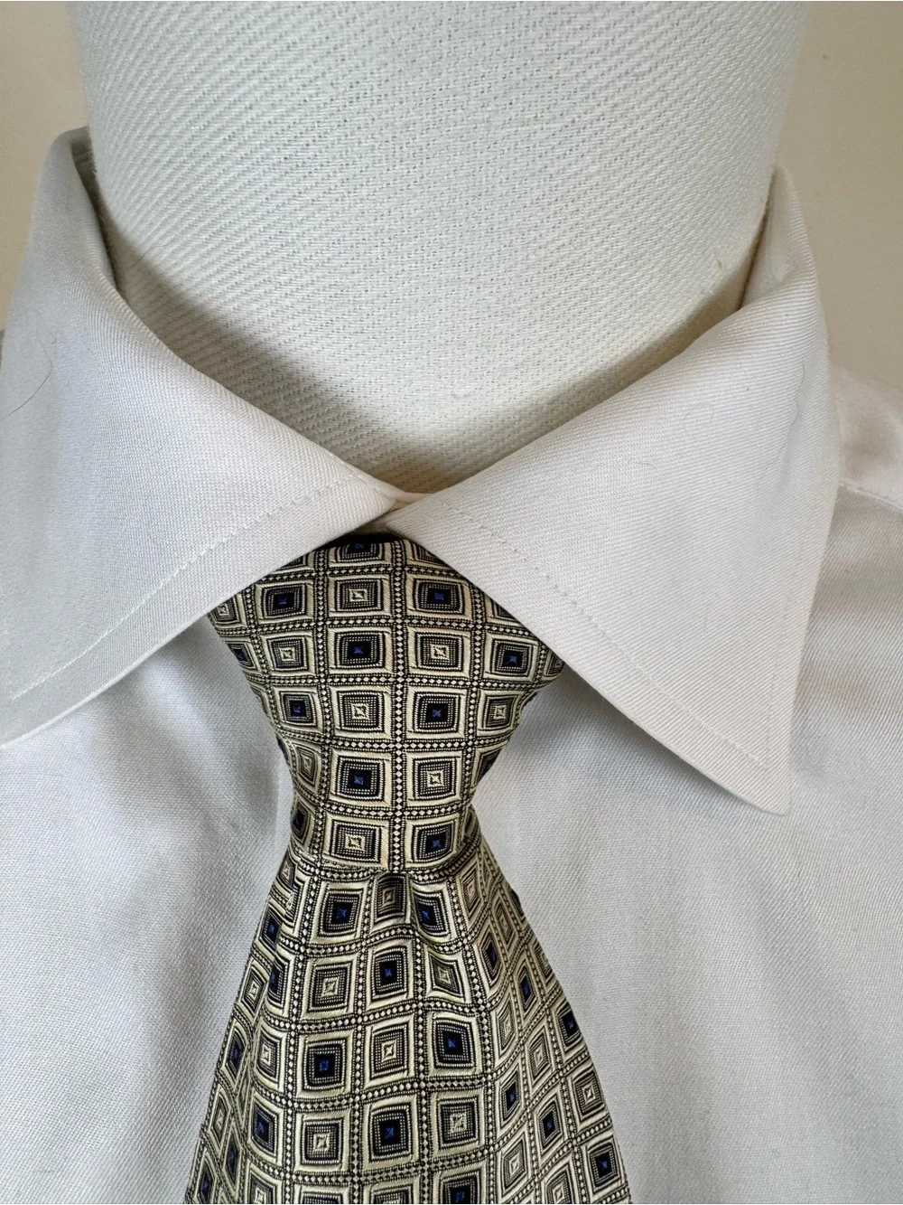 Chas Reed & Co Men’s Necktie Cream Jacquard Silk Tie with Blue Accents